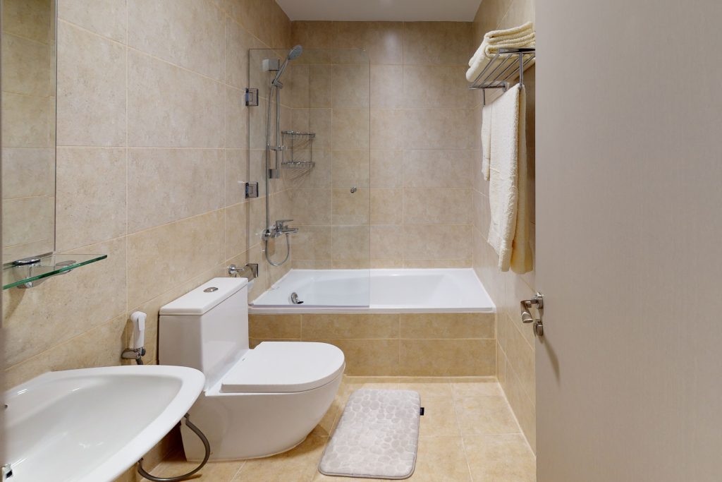 2-Bedroom-Apartment-Bathroom (1)_resize